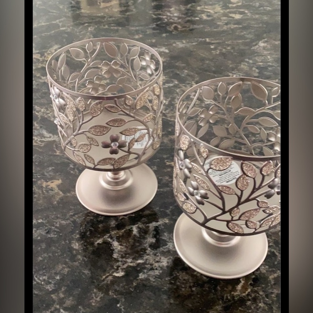 New 2 BBW Dogwood 3 Wick Candle Pedestal